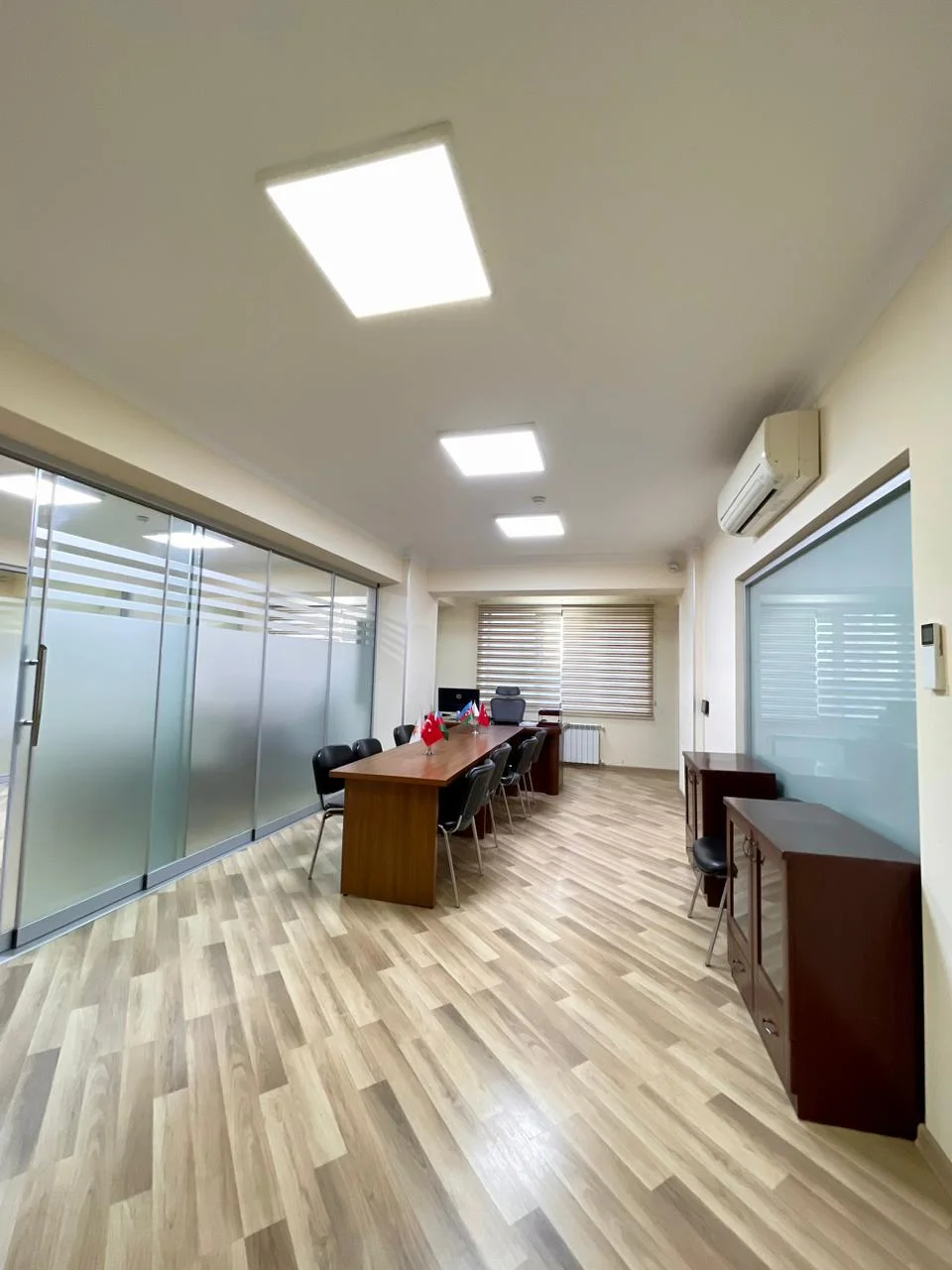 Kirayə 12 otaqlı Ofis 400 m² Yasamal r.