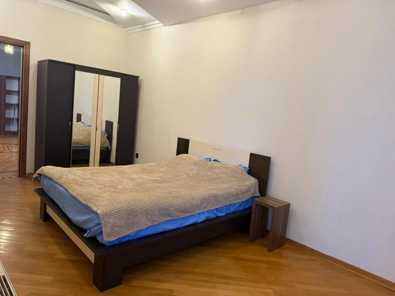 Kirayə 4 otaqlı Mənzil 220 m² Nəsimi r. 28 May m. – şəkil 3