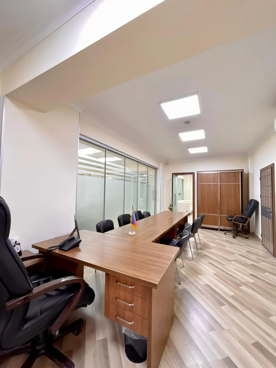 Kirayə 1 otaqlı Ofis 400 m² Yasamal r.