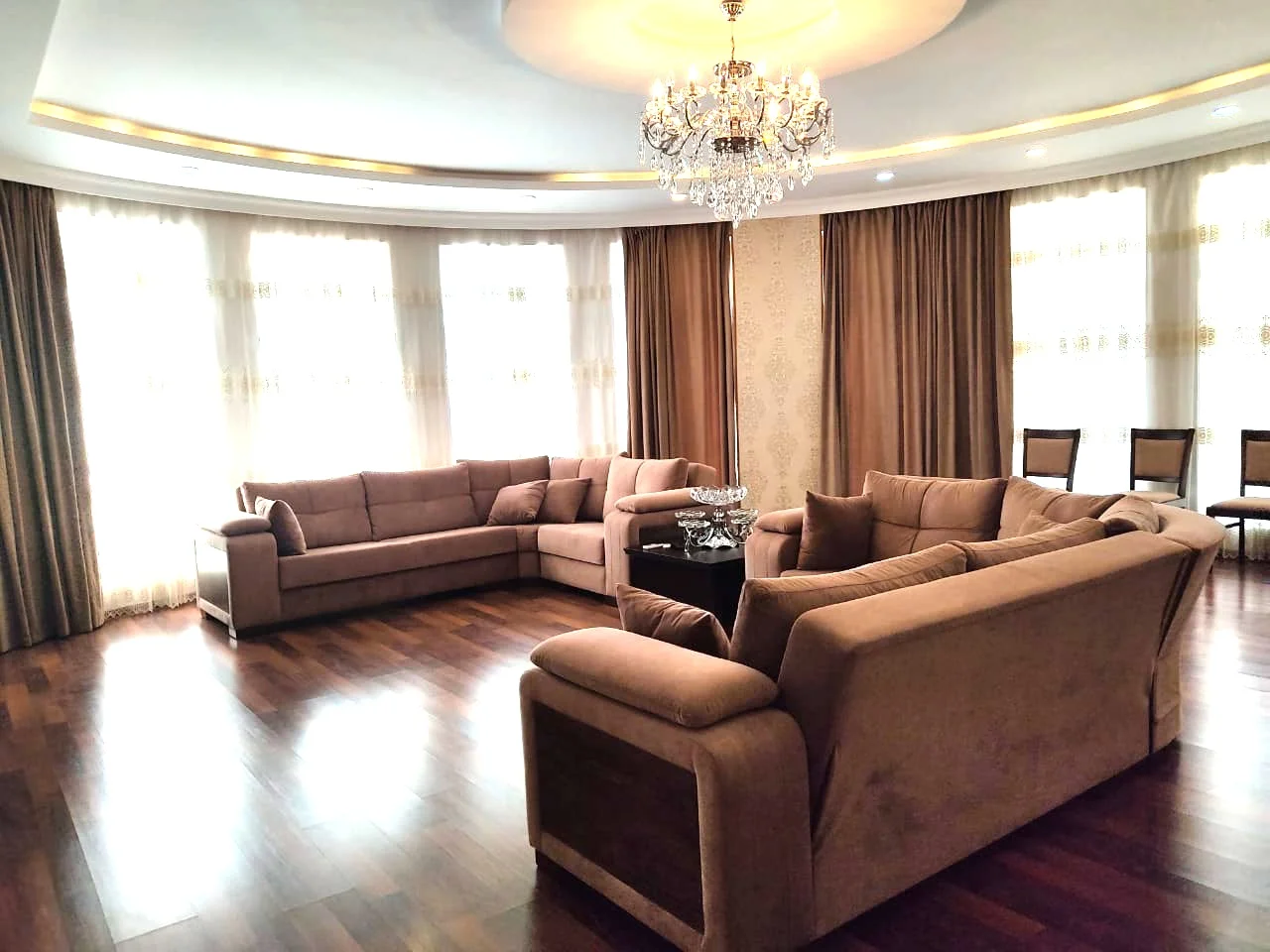 Kirayə 3 otaqlı Mənzil 120 m² Xətai r.